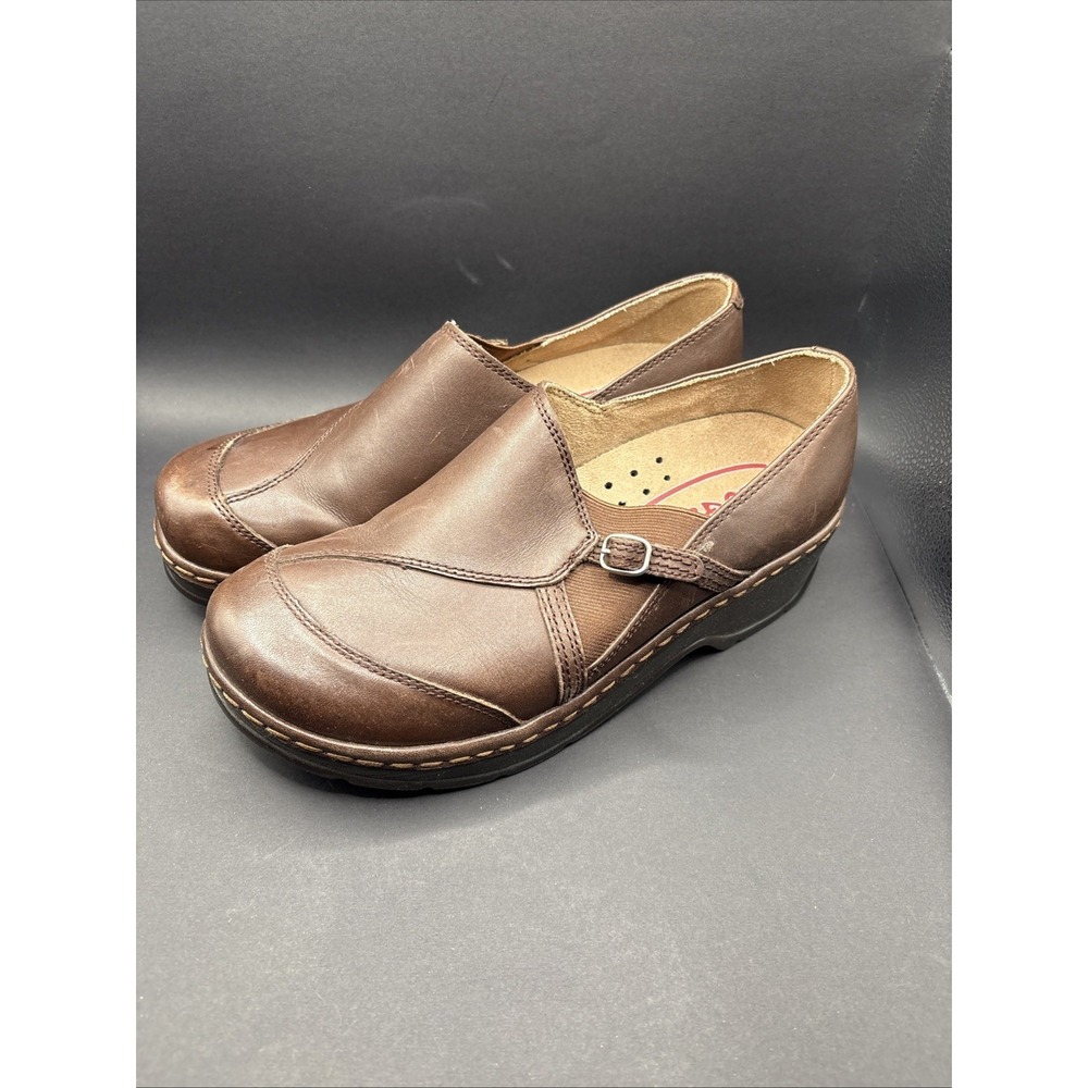 NWOT Klogs Women's Brown Leather Comfort Clogs Slip Resistant & Non-Marking 8M